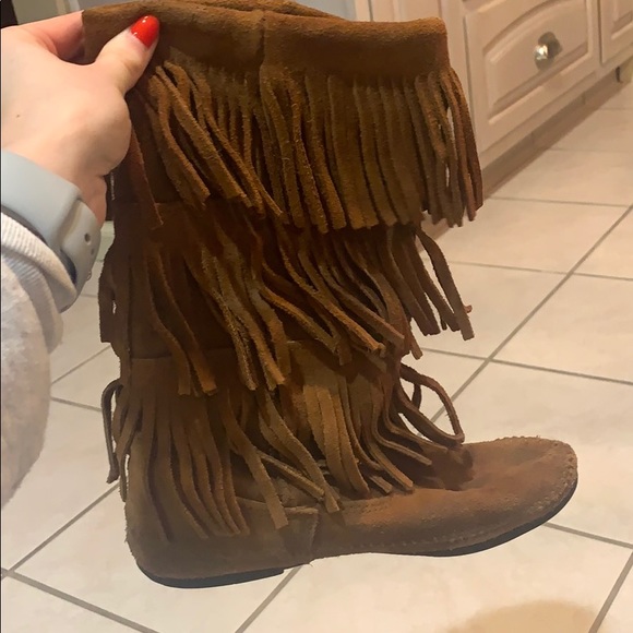 Minnetonka 3 Layer Fringe Boot - Picture 9 of 12